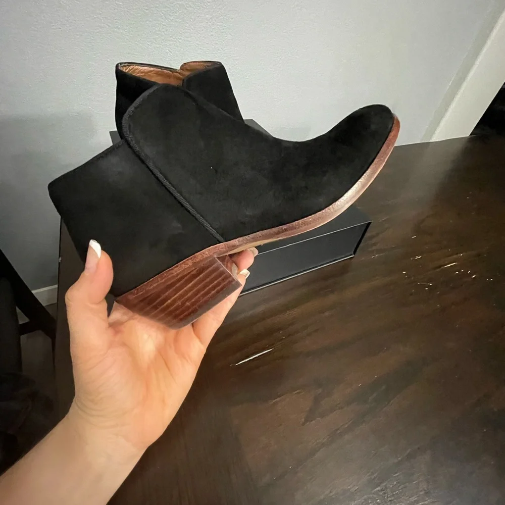 Sam Edelman 🖤👢 Black Petty Ankle suede Booties, size 5